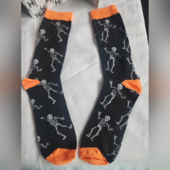 🔥SPOOKY SKELETON SOCKS🔥 - Picture 4 of 4